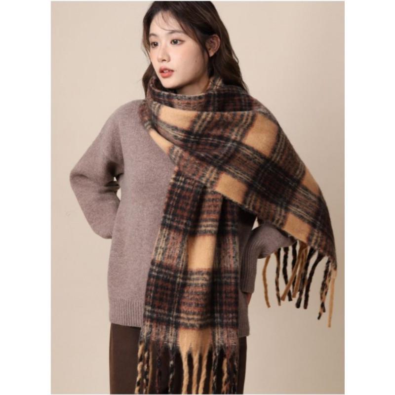 

Classic Plaid Scarf for Women & Men: Versatile, Warm Korean-Style Shawl for Autumn & Winter 2025 200x40