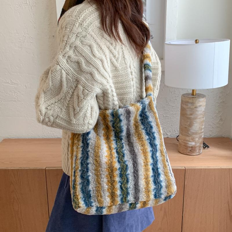 New Winter Autumn Plaid Furry Crossbody Bag Women Large Capacity Retro Shoulder Tote Bucket Bag Simple and Versatile Storage Bag