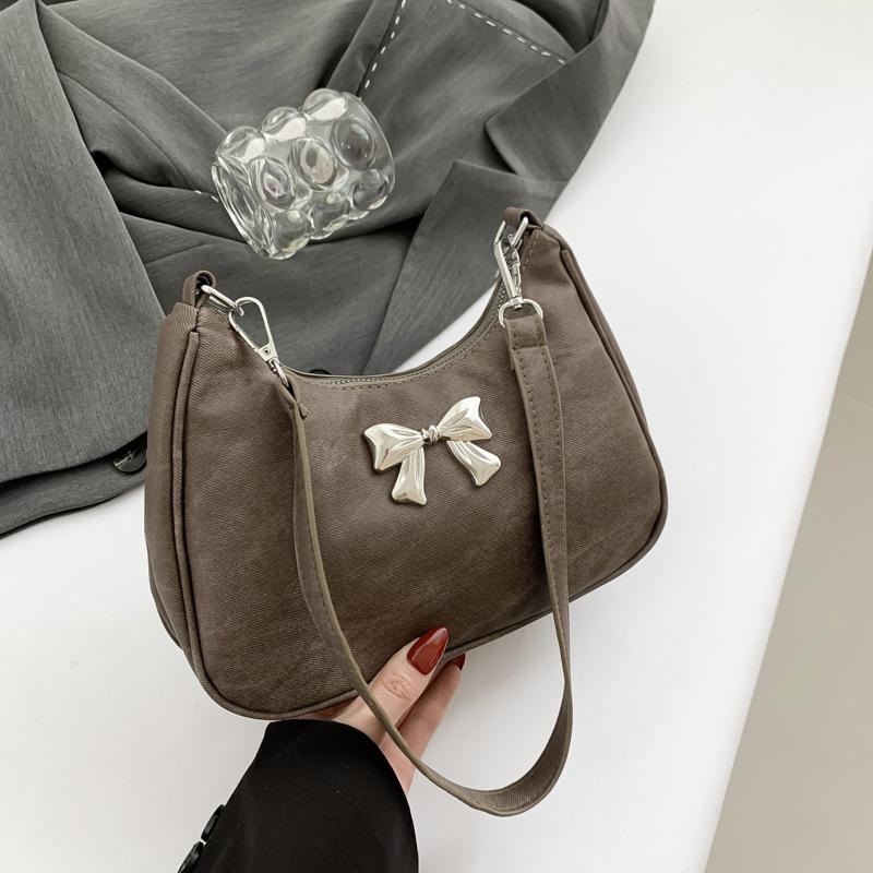 

Trend foreign style small square bag 2024 spring new fashion simple shoulder bag crossbody bag simple fashion underarm bag