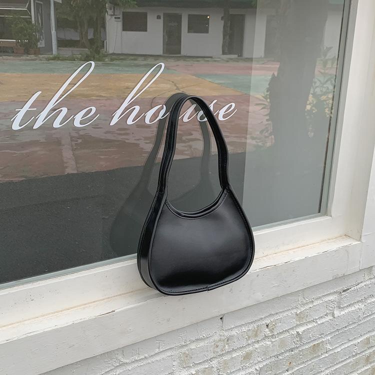 

Bag women s bag new Korean version ins trendy shoulder bag underarm bag versatile niche design light retro handbag чёрный