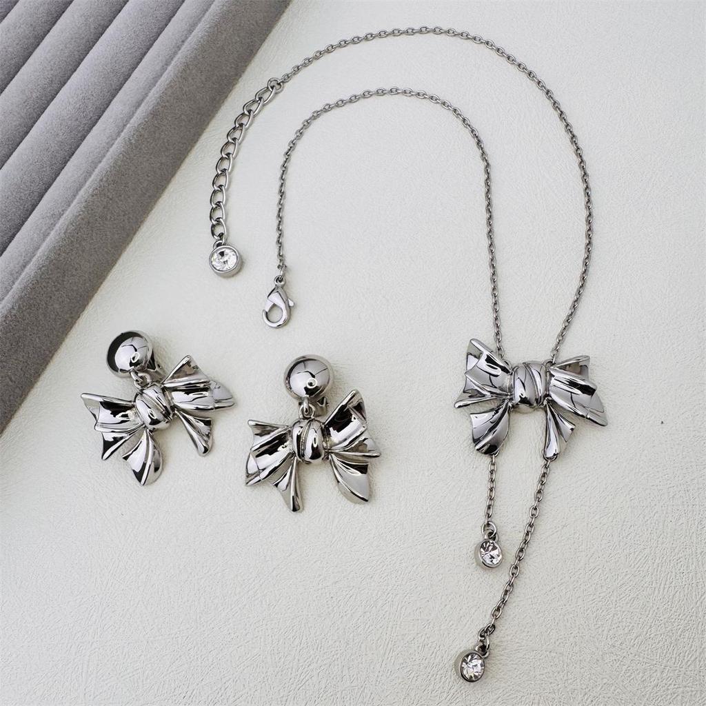 Oscar Gold-Plated Retro Bow Pendant Necklace - Minimalist Women's Design