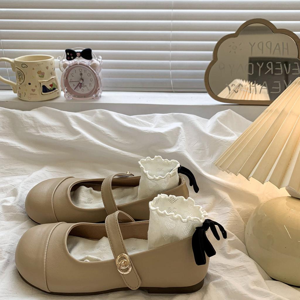 Flat round toe retro student versatile small leather shoes women's 2025 spring and summer new with skirt French Mary Jane single shoes