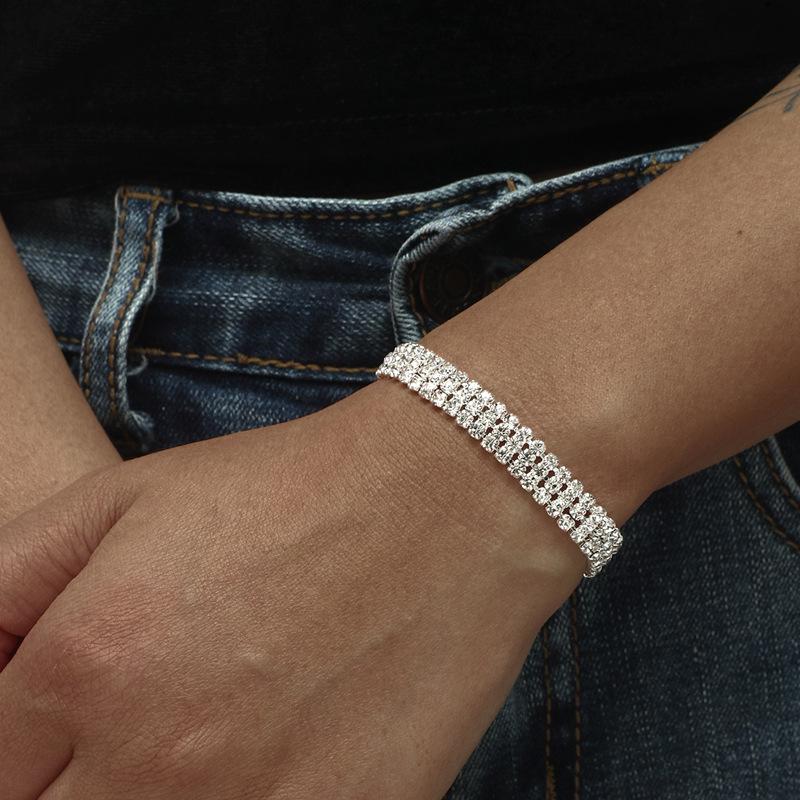 Pulseira Elegante Feminina de Três Fileiras com Strass - Joia Simples, Estilosa de Inspiração Europeia e Americana