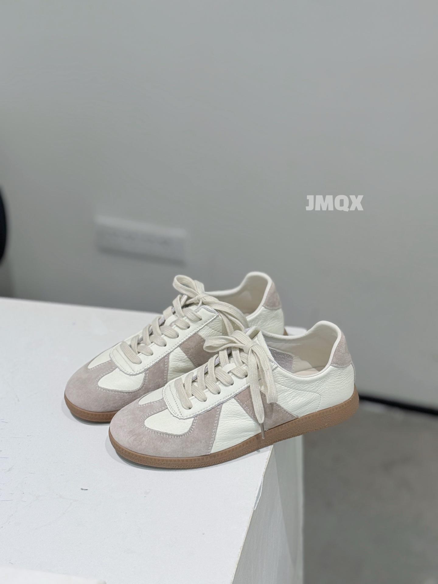 

Leather little white shoes women s 2025 summer new low-top German training shoes versatile casual sports shoes flat bottom lightweight board shoes 40 абрикосовый