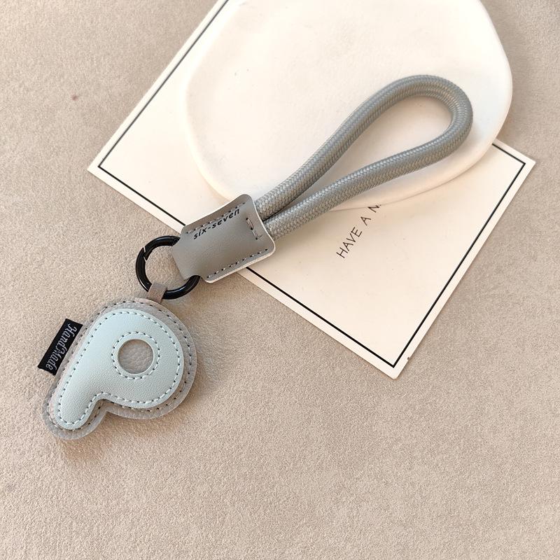 Exquisite Leather Keychain: 26 English Letters - Simple Couple Style Bag Charm, Ideal Small Gift