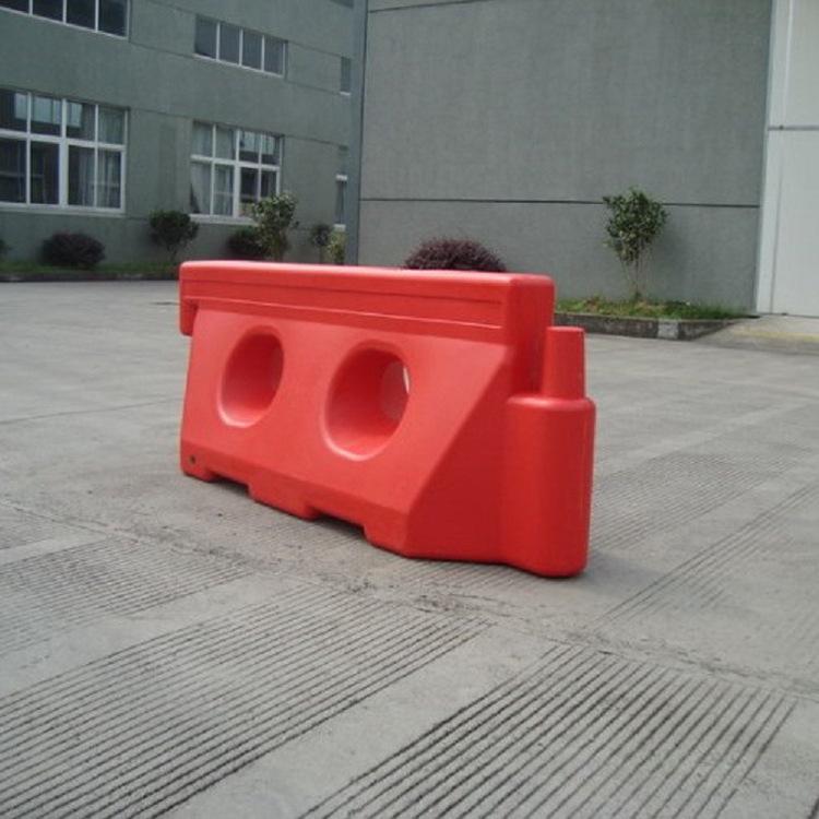 Red Plastic Double-Hole Anti-Collision Water-Filled Road Barrier for Construction and Maintenance Sites