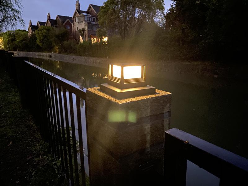 Square Solar Post Cap Light for Outdoor Fence and Courtyard