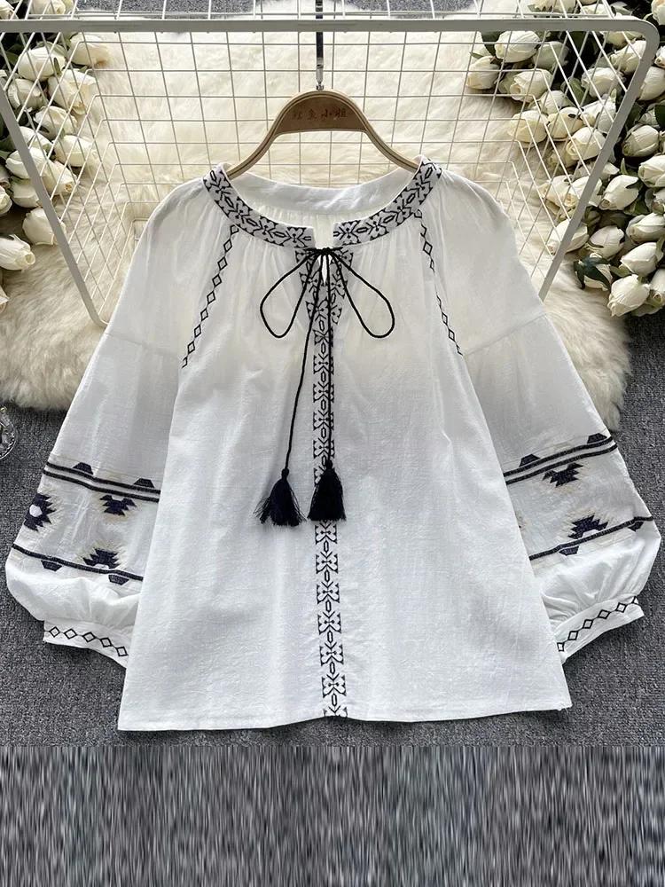 Women's Spring Autumn Retro Ethnic Style Top Embroidered Round Neck Long Sleeve Blouse Loose Shirt Top