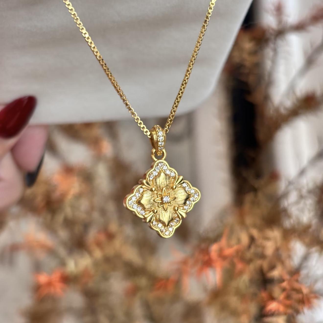 

Zircon Rhombus Flower Pendant Necklace: Adjustable, Light Luxury, Versatile Clavicle Chain for Women
