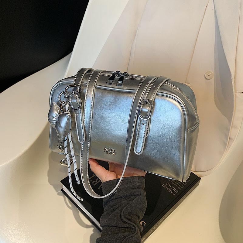 Simple and large-capacity shoulder underarm bag women's new spring and summer fashion commuter baguette bag