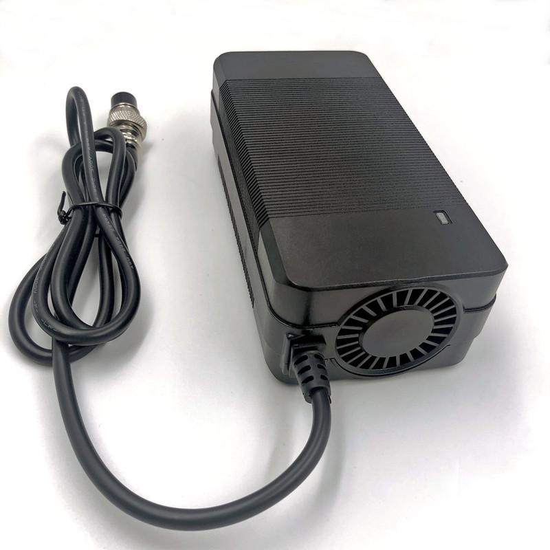 67,2V 2,5A Schnellladegerät für 60V Schubkarre harley Citycoco 16S 60V Lithium-Batterie GX16 Stecker mit Lüfter 100-240V