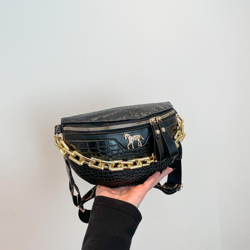 Модная черная поясная сумка с крокодиловым узором золотой фурнитурой и анималистичным мотивом One Size чёрный 1200₽
