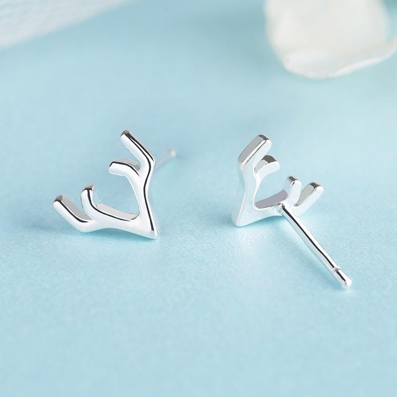 Minimalist Christmas Antler Stud Earrings For Women Small Delicate Fresh Temperament Versatile Cold Jewelry