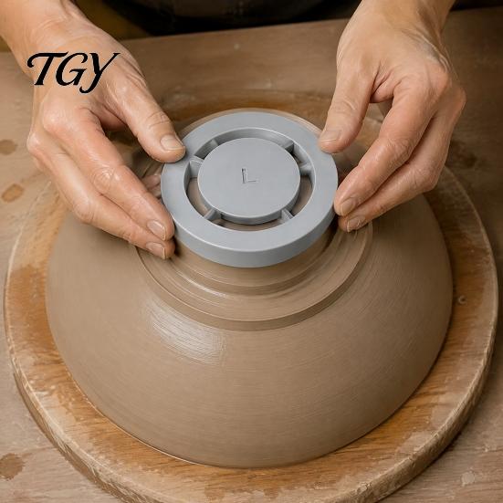 Guida per Rifinire l'Argilla 5 Pezzi Strumento per Anello del Piede della Ceramica, Stampo Riutilizzabile in ABS per Fai-da-te, Strumento di Centratura Allineamento Base Ceramica Fatta a Mano per Ciotole Costanti E