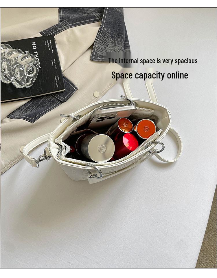 2026 Autumn/Winter Matte Metal Buckle Woven Tote with Large Capacity - Retro Women's Shoulder & Handbag.