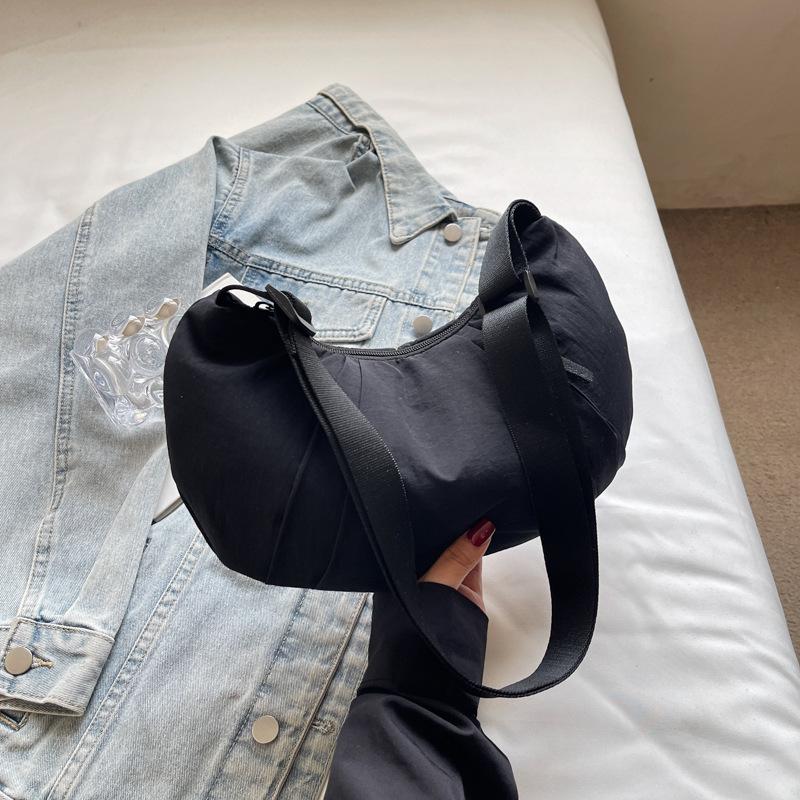 2025 Pleated Lightweight Dumpling Bag: Versatile, Solid Color Shoulder/Crossbody with High-End Style