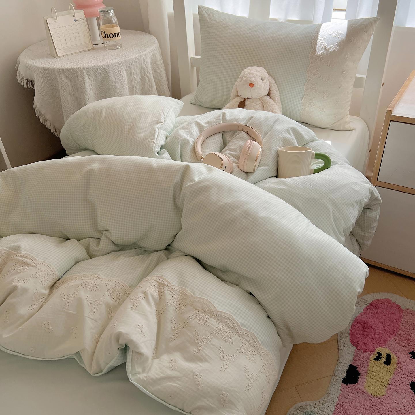 

Lace Plaid Duvet Cover Set, Suitable for Bedrooms, Hotels, and Dorms (1 Duvet Cover + 2 Pillowcases), (Inner Core Not Included) 150x200cm