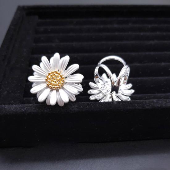 Women Brooch Sparkling Rhinestones Chrysanthemum Shape Lapel Pin Suits Coats Bags Scarves Badge Versatile Accessory