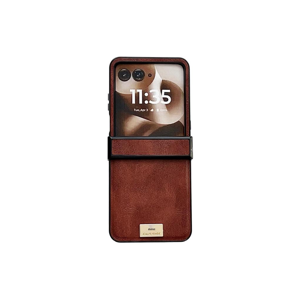 Samsung Z Flip7 Retro Crazy Horse Grain Magnetic Phone Case, Compatible with Flip6/5, Three-Section Nameplate Style.