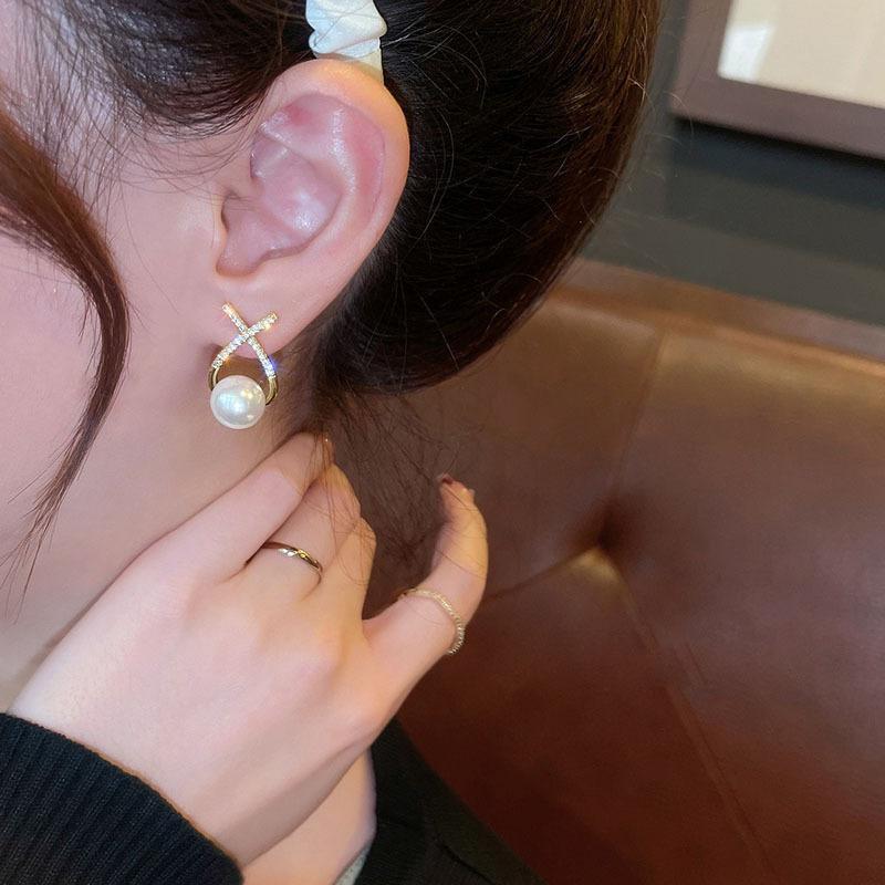 New Inlaid Rhinestone Pearl Stud Earrings Shiny Personality Fashion Unique Design Earrings for Women Party Wedding Jewelry