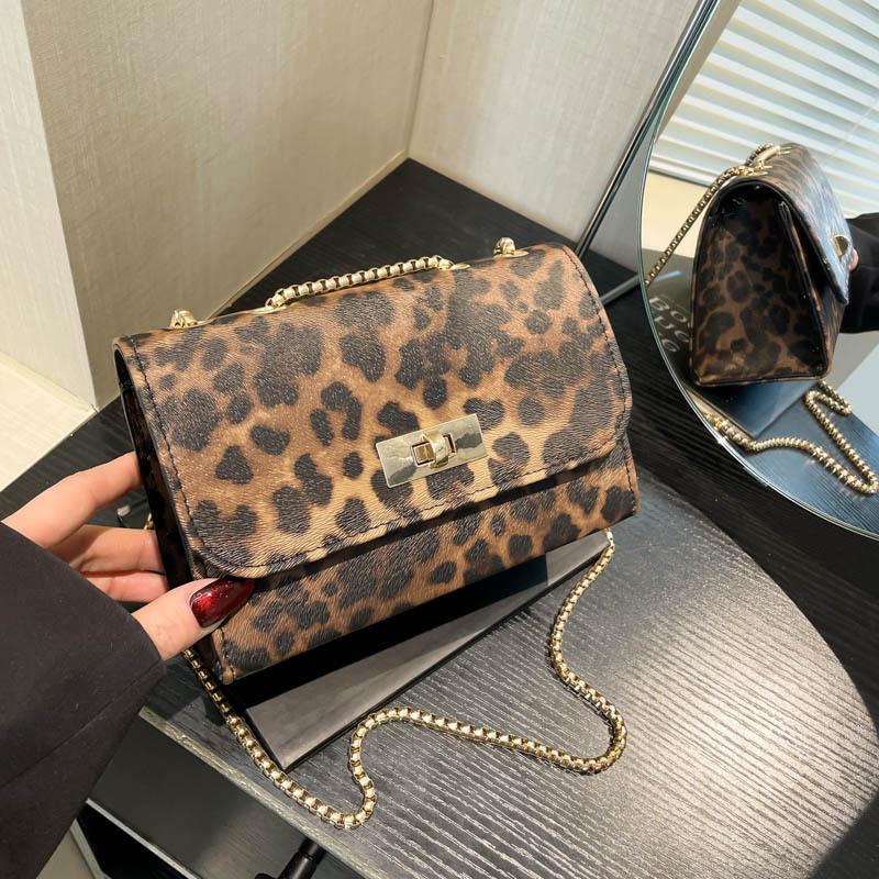 Foreign Style, European and American Retro and Beautiful 2025 Leopard Print Winter New Temperament Trend Chain Underarm Single Shoulder Small Square B