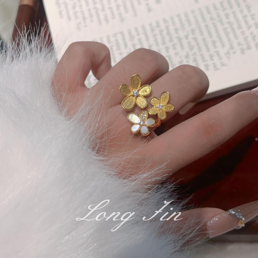 Italienischer Gebürsteter Handwerkskunst Fünfblättrige Blume Fritillaria Ring, Ohrringe, Halskette, High-End Leichter Luxus Live-Übertragung, Einzelstück wird verschickt