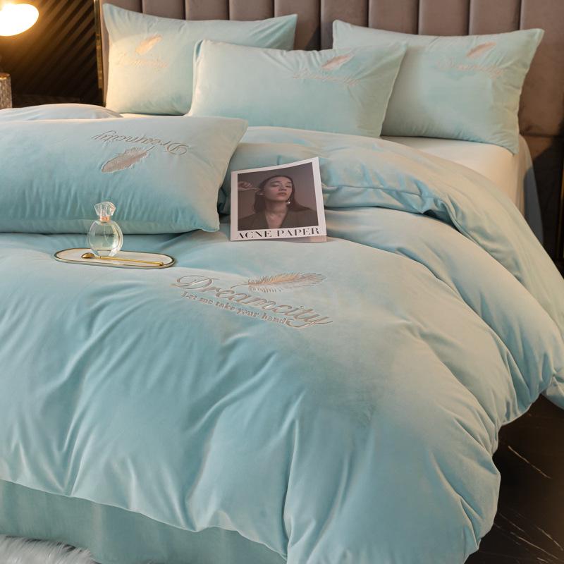 Plush Coral Fleece Winter Bedding Set: Thickened Velvet Duvet Cover, Flannel Bed Sheet, and Pillowcases