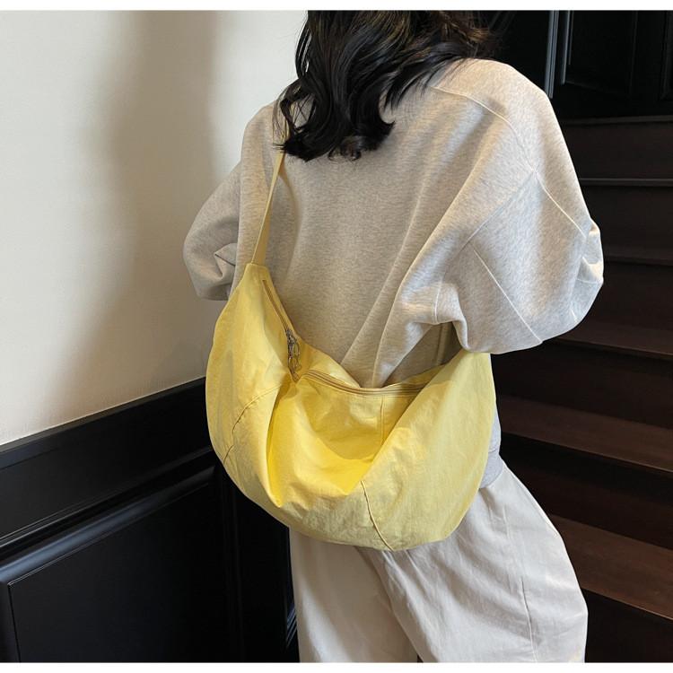 Nylon Minimalist Shoulder Bag For Casual Travel With Zipper Pocket For Women