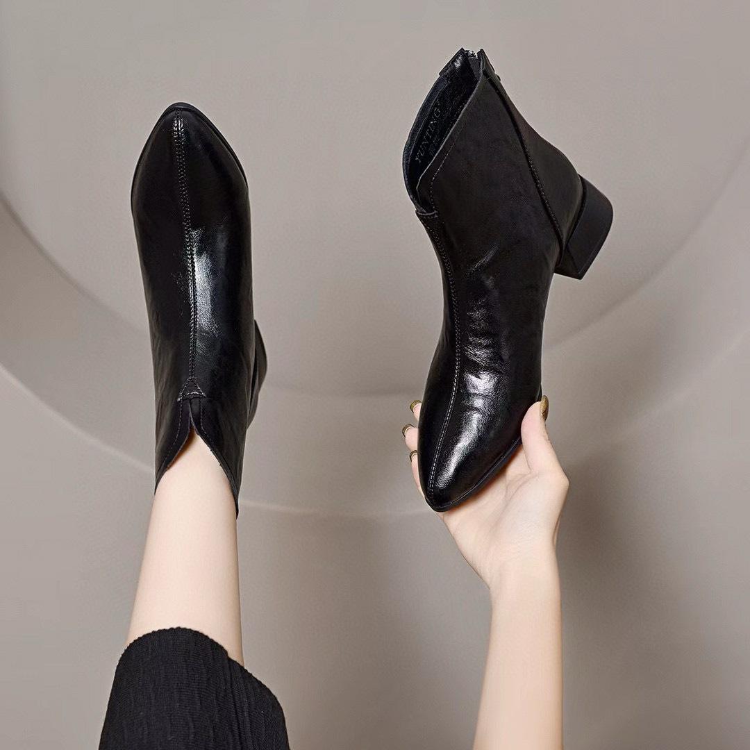 

Женские остроносые короткие ботинки 2025 осень-зима новая коллекция европейский и американский стиль молния сзади низкий каблук кожаные ботинки простой темперамент мода 34
