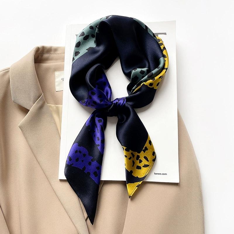 

70Cm Springautumn Fashion Silk Small Square Scarf For Women Lepord Printed Decorative Silk Shawl Elegant Bandana Head Scarves 70x70cm