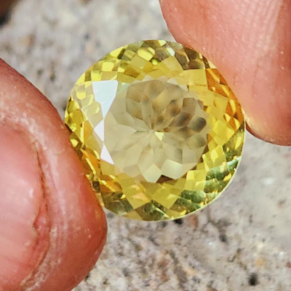 9 Karat erhitzter PITAMBARI Gelber Saphir Rundschliff Zertifizierter loser Edelstein