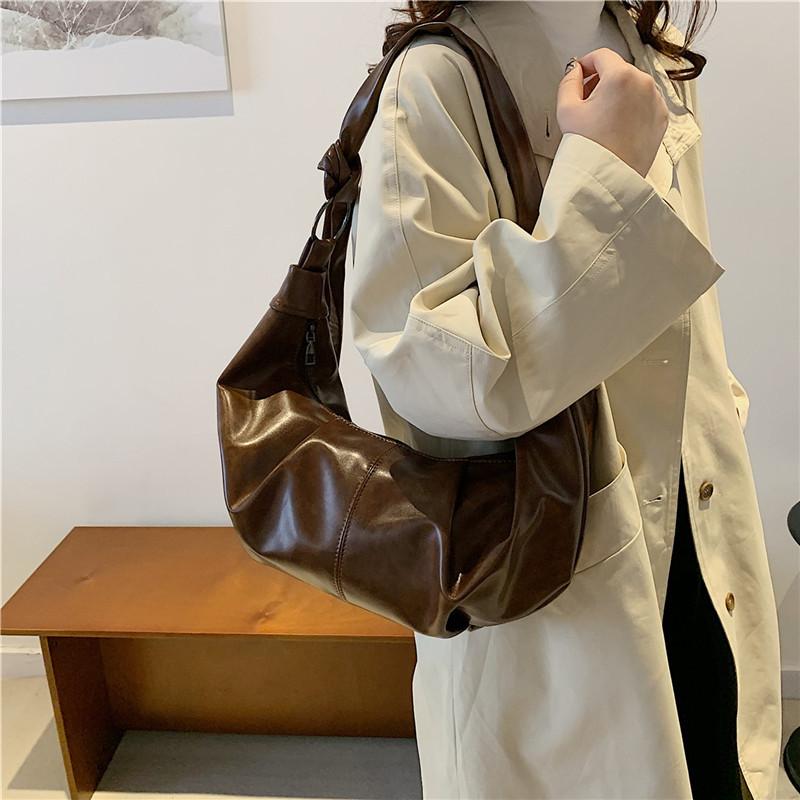 New pleated casual croissant bag women's niche texture retro messenger bag versatile commuter simple shoulder dumpling bag