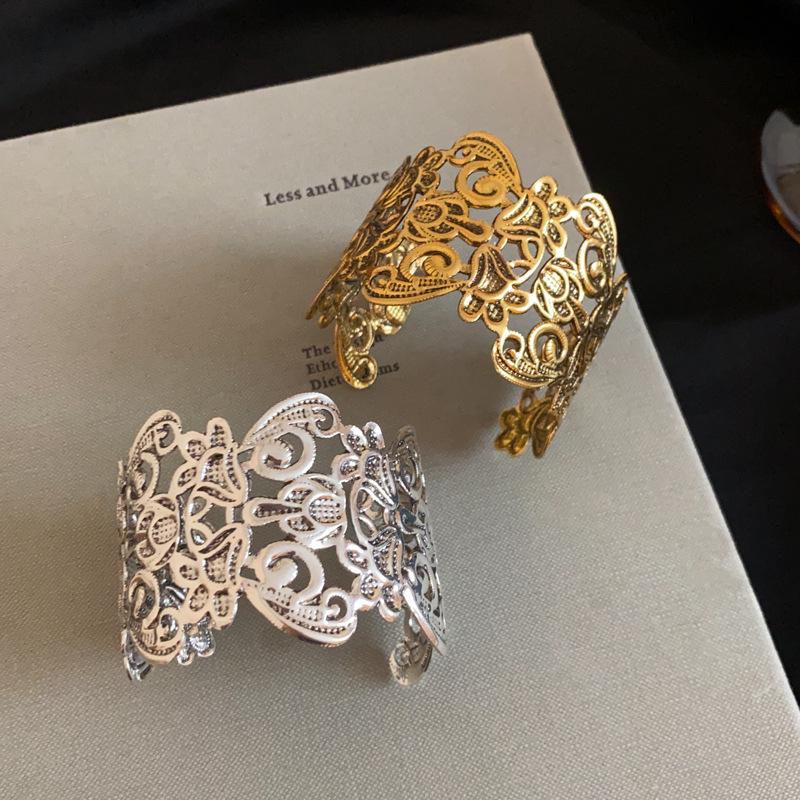 Elegant Retro Metal Flower Openwork Bangle - Luxurious Court Style Jewelry Armlet.