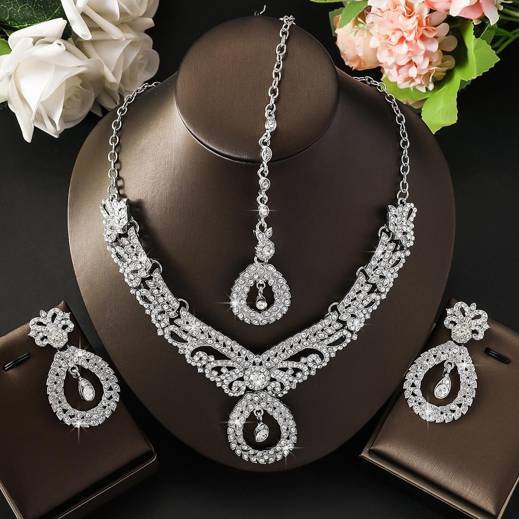 Vintage Luxury Style Necklace, Earrings, Bracelet, Three Piece Set Suitable for Brides' Weddings, Red Carpets, Birthday Parties