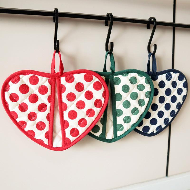 1Pc Classic Polka Dot Heart-shaped Insulation Pad Double Layer Cotton Thickened Anti Scalding Oven Gloves Kitchen Baking Tool