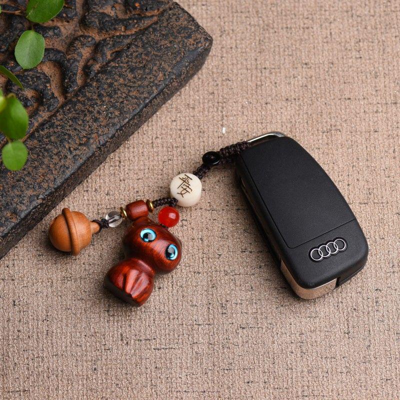 Sandalwood Cat Keychain: Cute Pendant Accessory for Men & Women - Ideal for Car Keys, Bags, or as a Charming Jewelry Gift