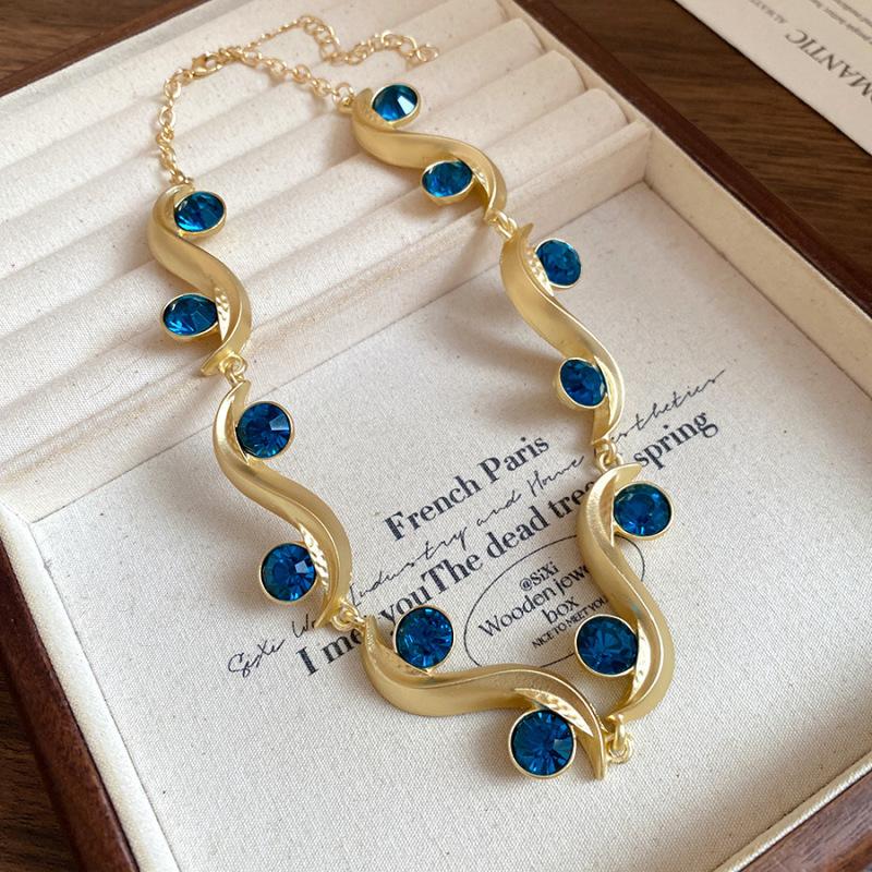 Court Style Diamond Set Round Wave Adjustable Sweater Chain Fashion Temperament Necklace