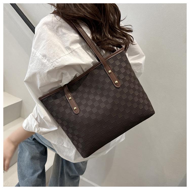 

2025 Autumn Trendy Checkered Tote Bag - Large Capacity Shoulder & Handheld Design