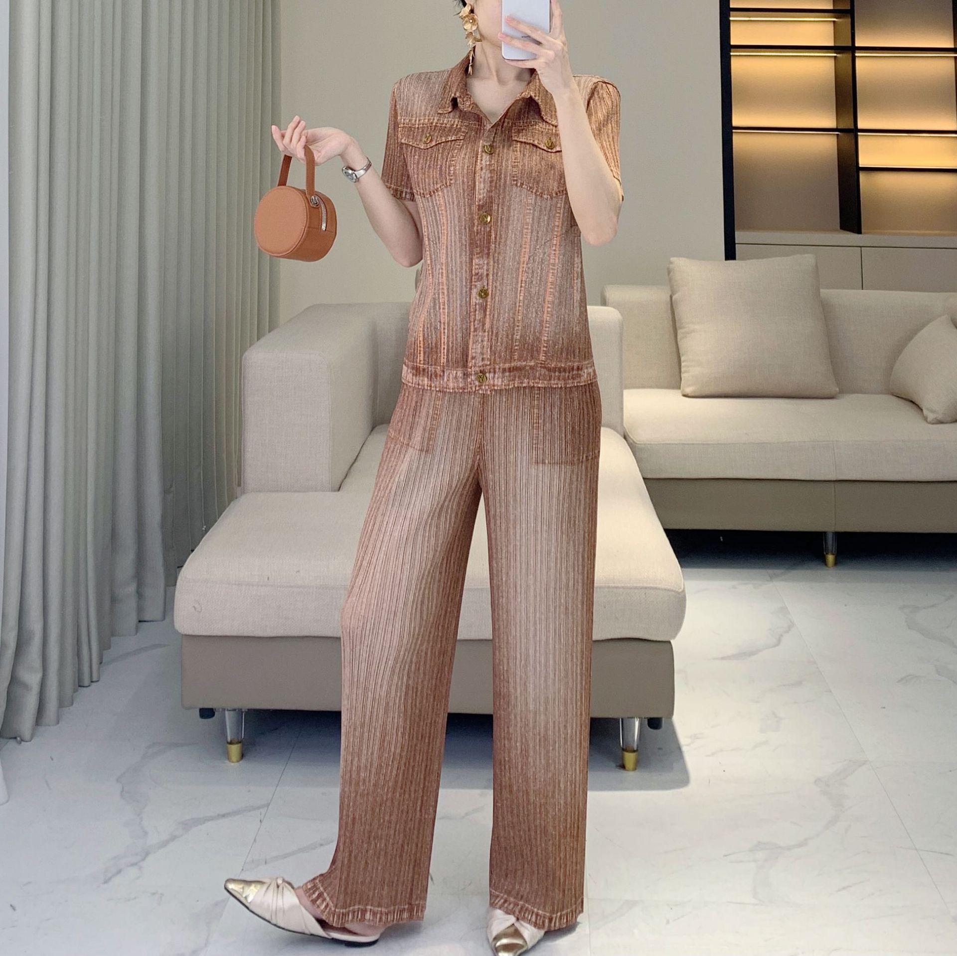 

Минималистичный плиссированный кардиган и укороченные брюки, ретро комплект из искусственного денима для женщин One size (45-75kg) кофейный