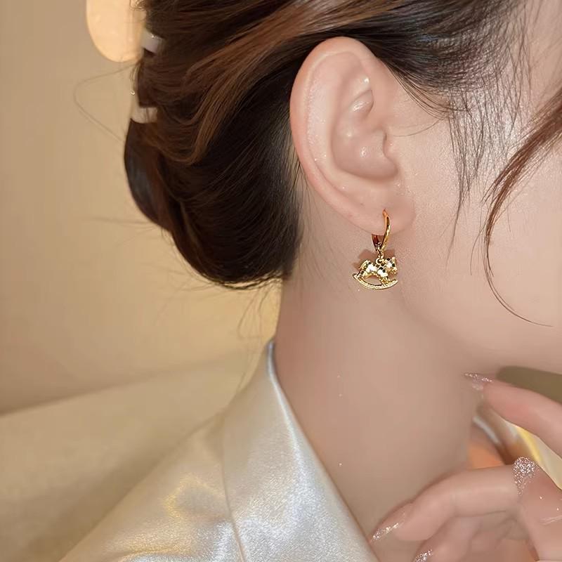 Elegant Gold & Wood Horse Pendant Earrings: Luxurious, Versatile Design