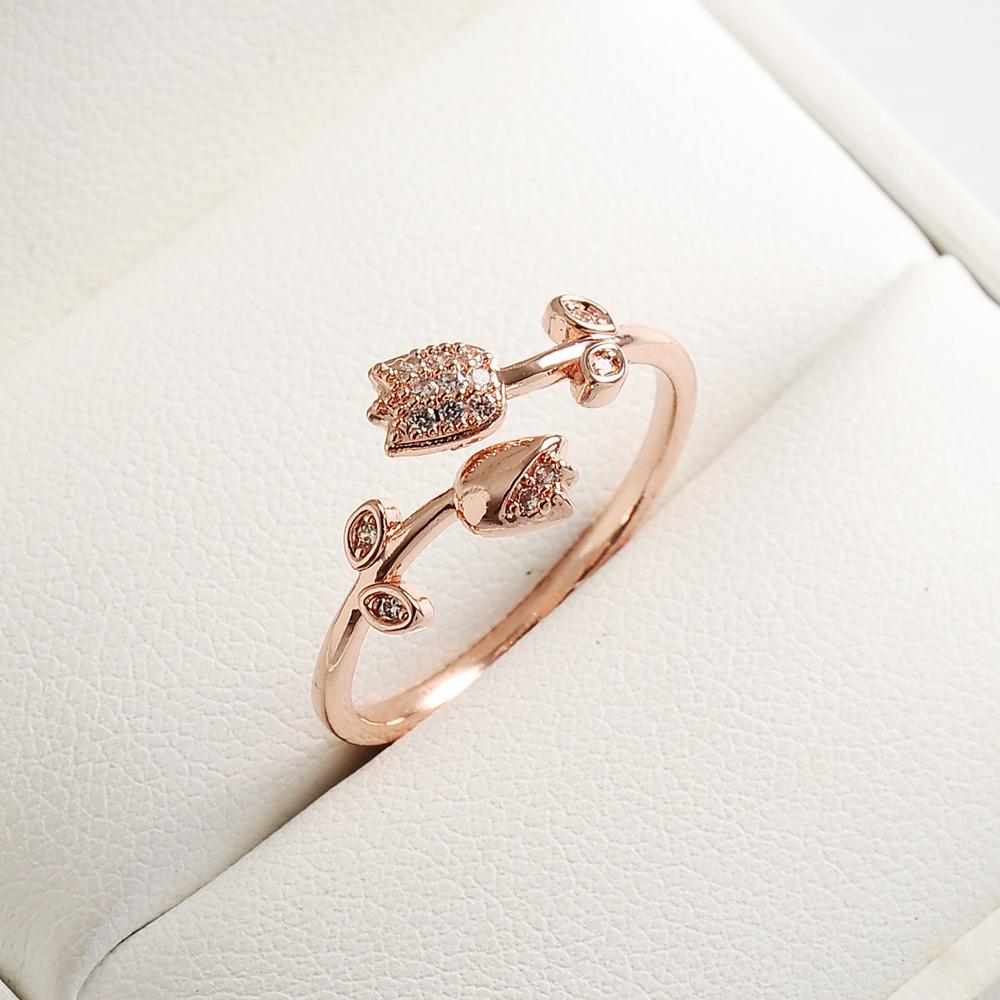 Pierścionek z emaliowanym wężem i koniczyną, motylem, diamentem i tulipanem, transgraniczny