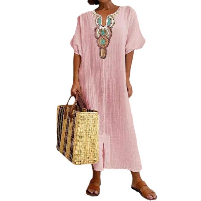 Φόρεμα με κέντημα και σχισμές