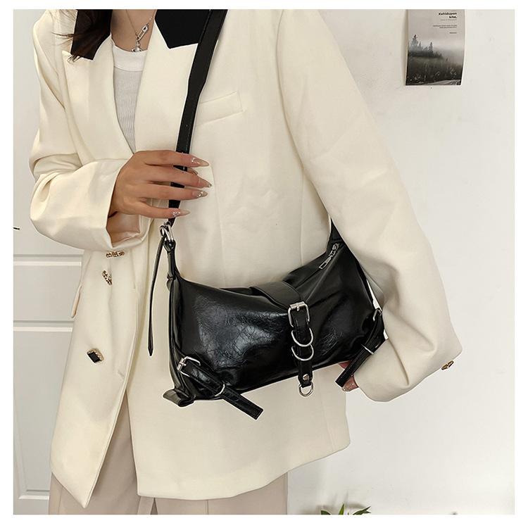 Dámská jednobarevná magnetická spona bagetová crossbody taška volnočasová PU šikmá ramenní taška s nastavitelným popruhem