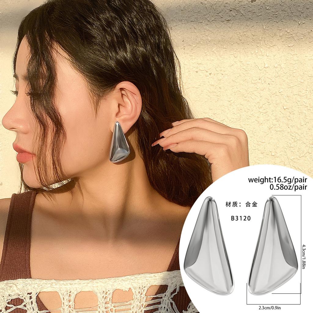 Design Sense Metal Smooth Folding Stud Earrings Women'S Retro Geometric Petals Love Earrings