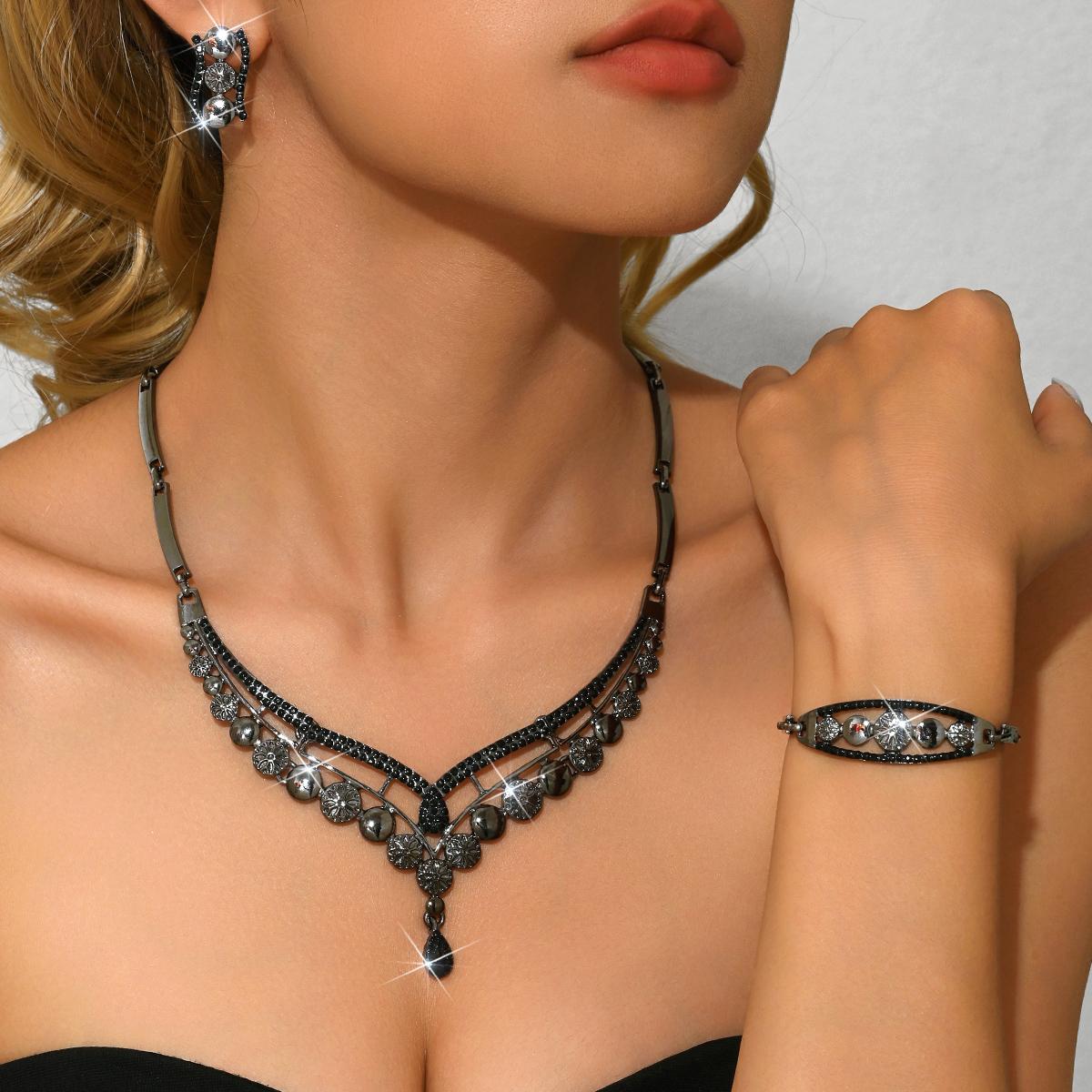 Cross border personalized popular necklace, earring, bracelet, luxury alloy three piece jewelry set, female factory direct sales