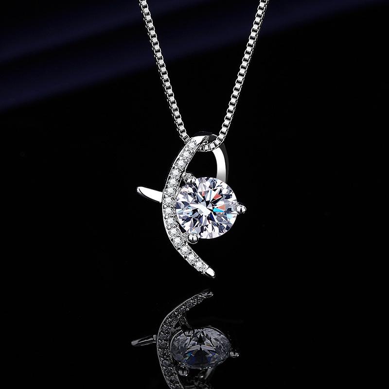 Acht Herzen und Pfeile Zirkon Anhänger Halskette - Damen Leichter Luxus, 1 Karat, Sino-Japanisch Koreanisches Originaldesign