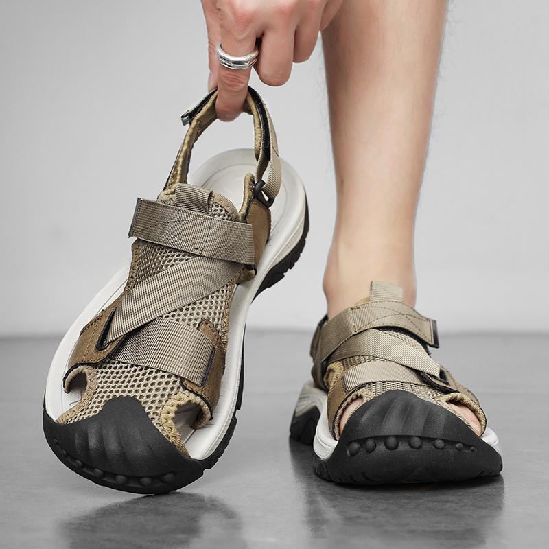 Fashion Male Beach Shoes Anti-Slip Anti-collision Toe Summer Flats Soft Leather Men Sandals Comfy Mens Slippers New Outdoor Casual Shoes