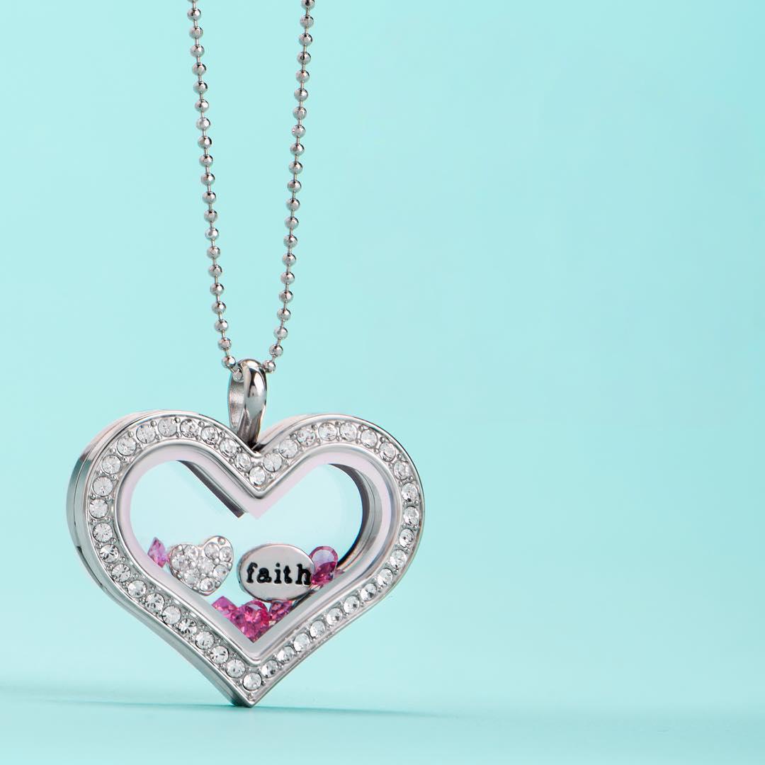 

Light Luxury Multi-Style Commemorative Style Necklace Strip Lettering Photo Box With Diamonds, Niche Design Accessories