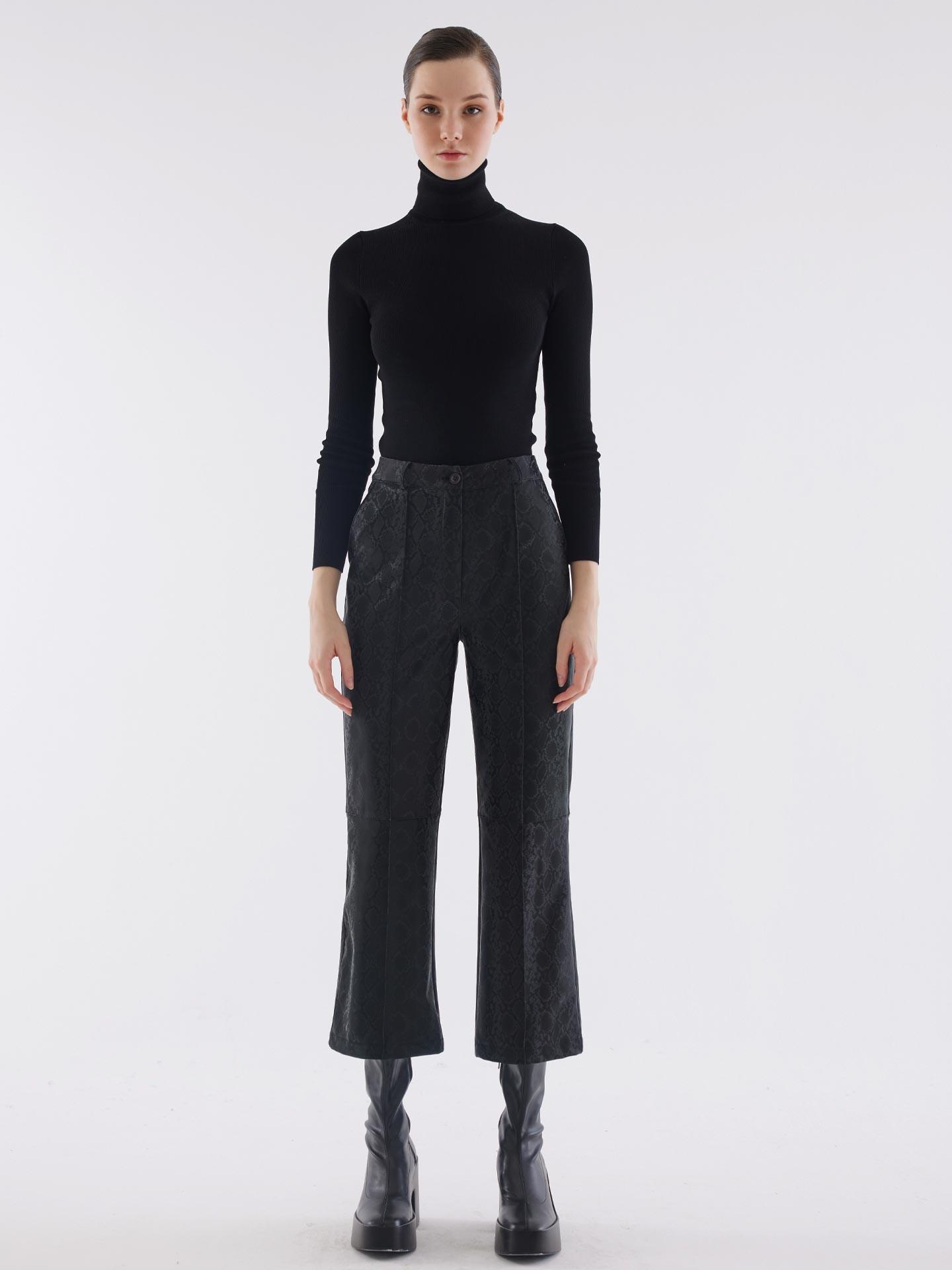 

Черные кожаные брюки с узором питона и строчкой 40 разноцветный