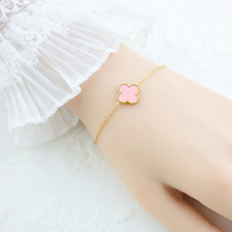 Pulseira de Aço Titânio 13MM Trevo de Quatro Folhas Pulseira Simples Feminina Estilo Jardim de Flor Única Não Desbota Pulseira